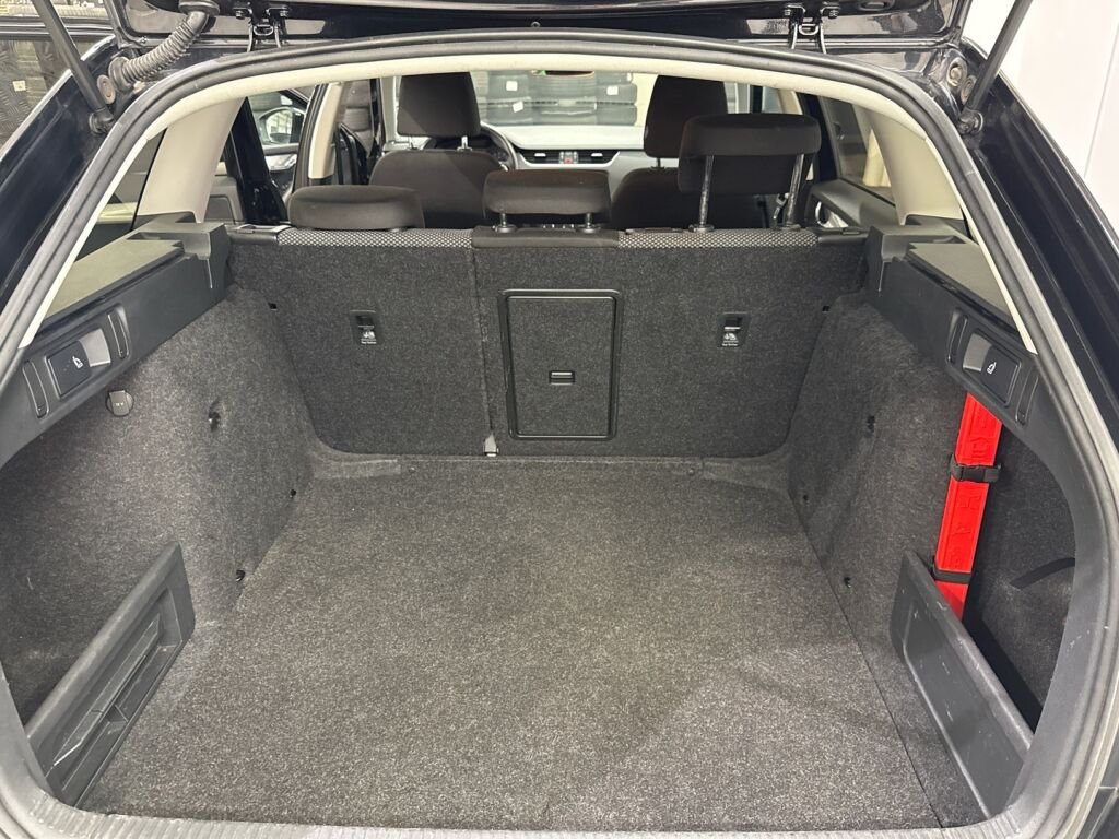 Skoda Octavia 2016 Musta