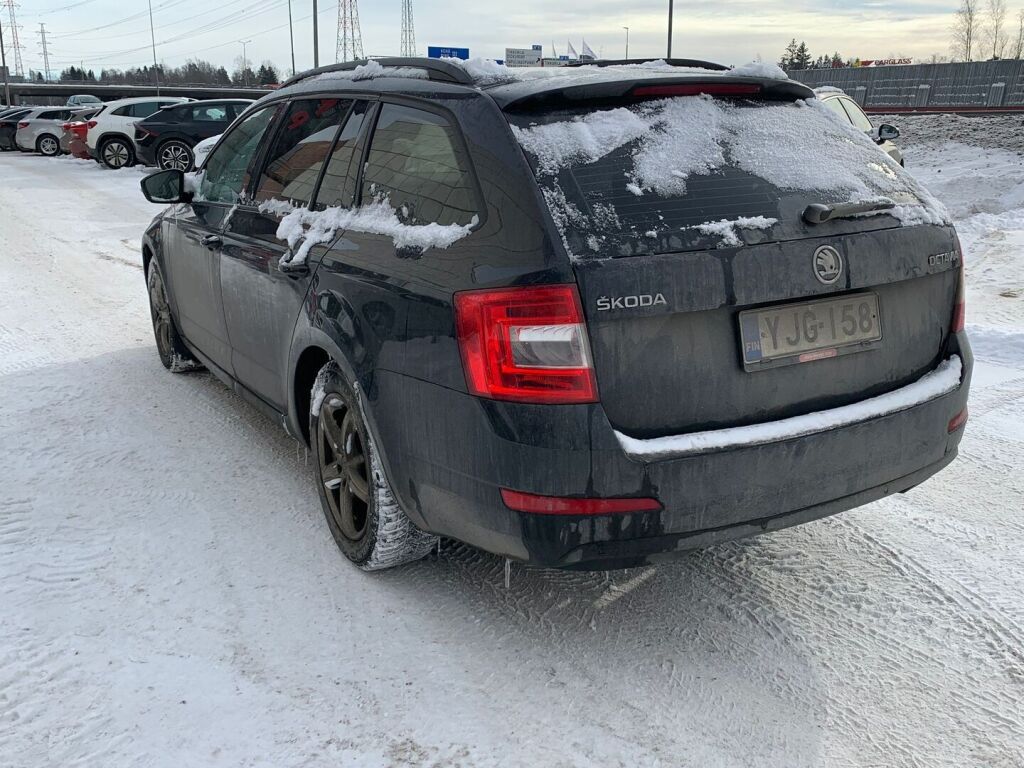 Skoda Octavia 2016 Musta