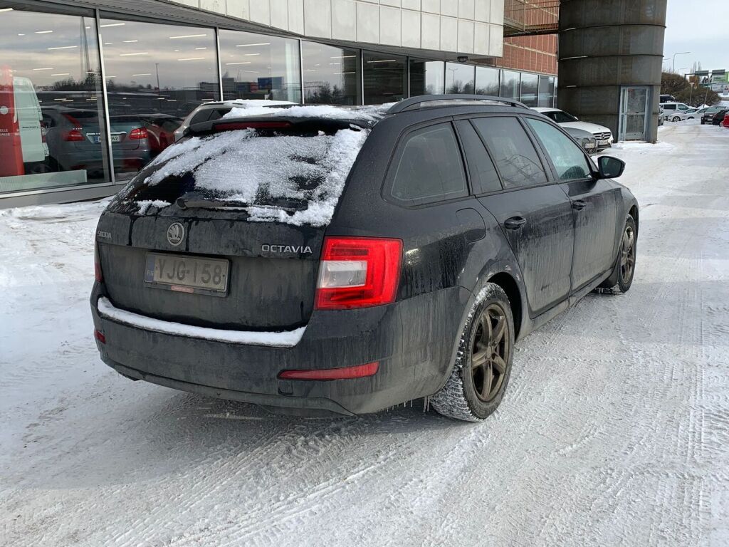 Skoda Octavia 2016 Musta