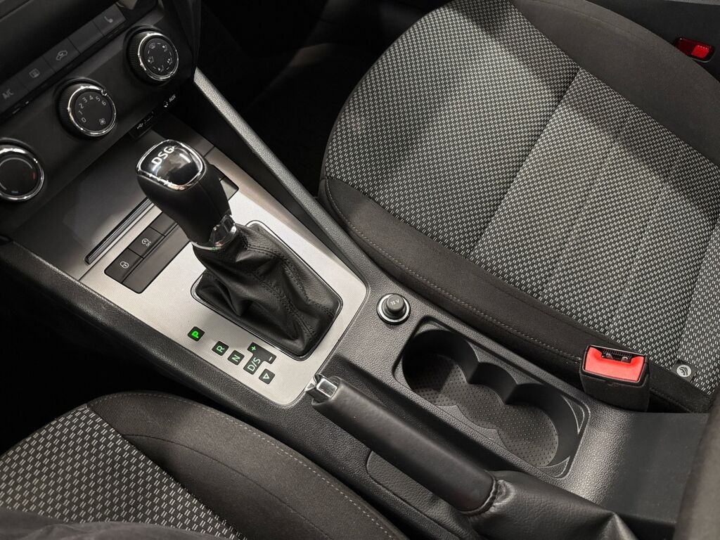 Skoda Octavia 2016 Musta