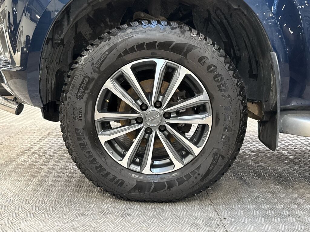 Nissan Navara 2016 Sininen