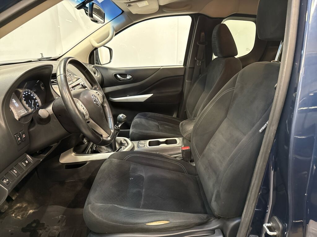 Nissan Navara 2016 Sininen