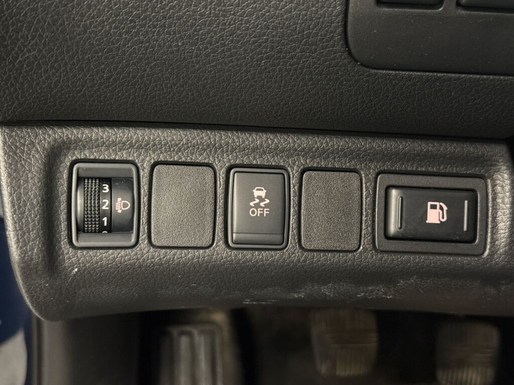 Nissan Navara 2016 Sininen