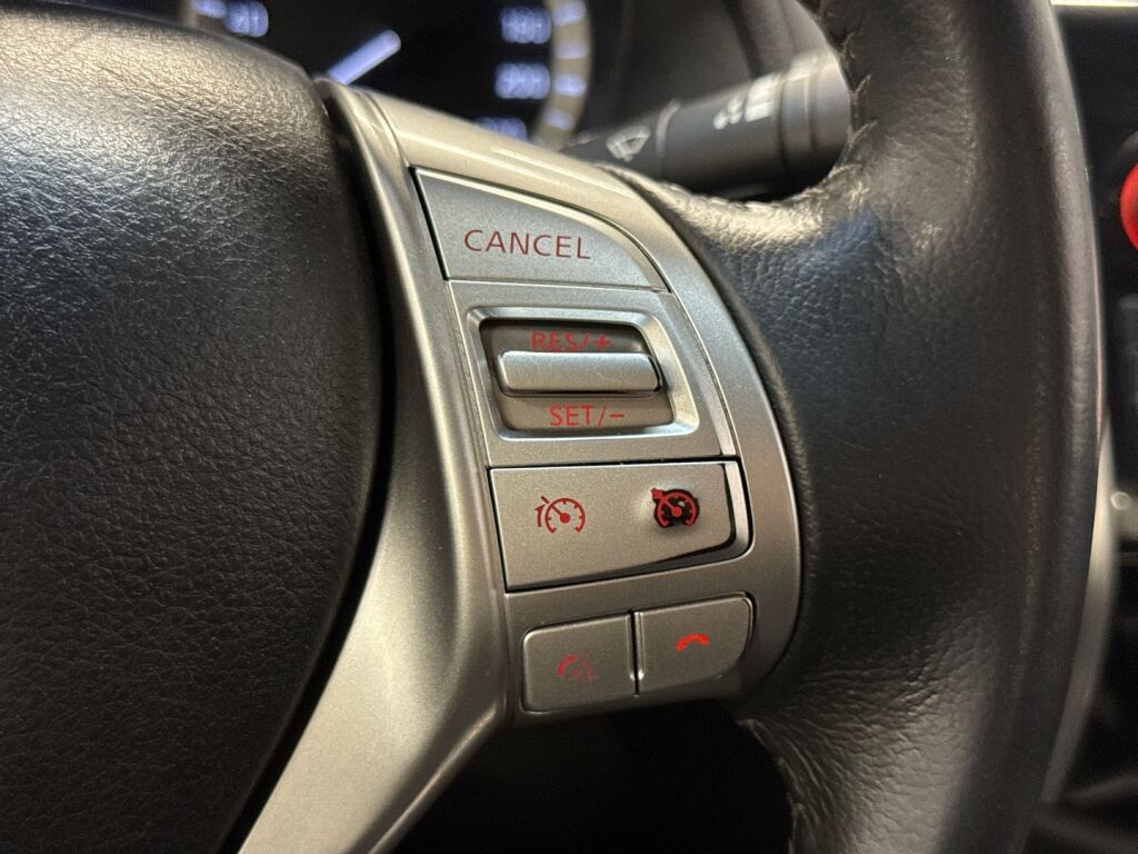 Nissan Navara 2016 Sininen