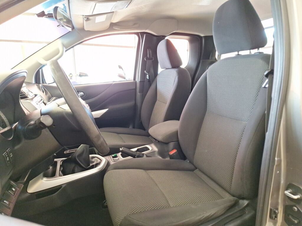 Nissan Navara 2016 Harmaa