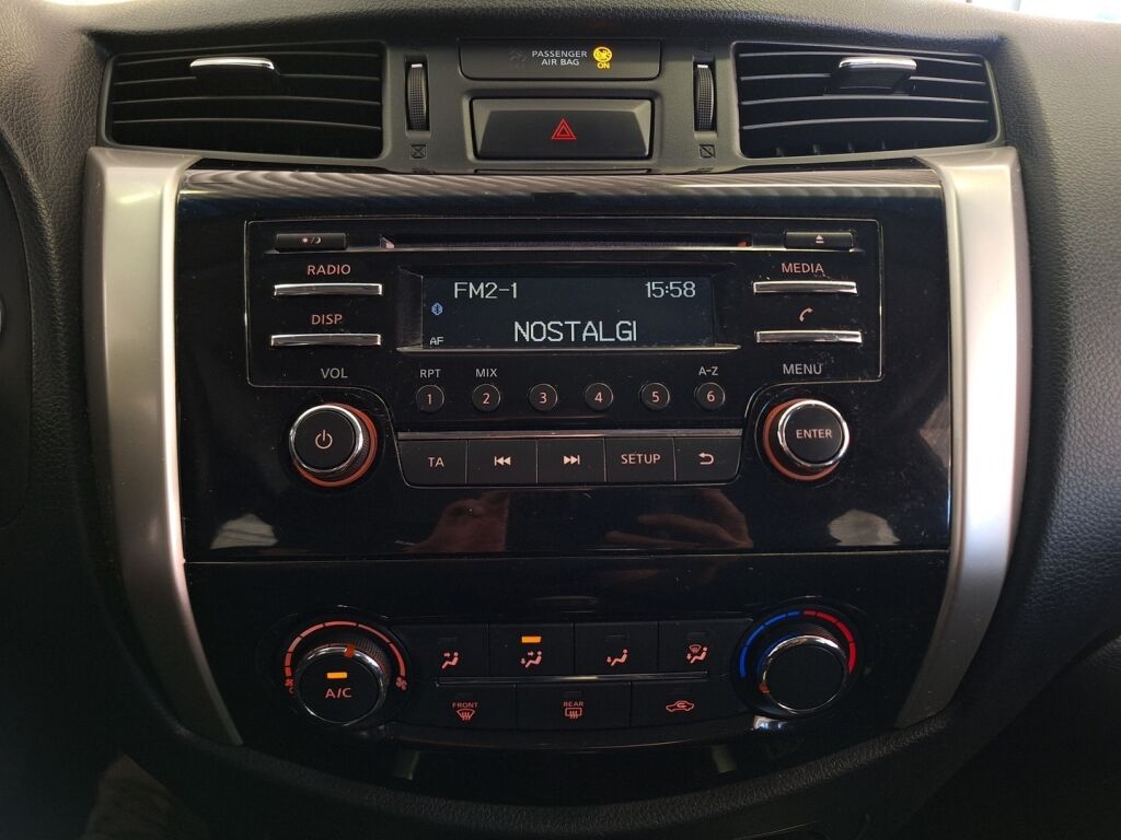 Nissan Navara 2016 Harmaa