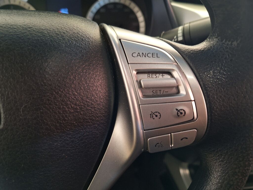 Nissan Navara 2016 Harmaa