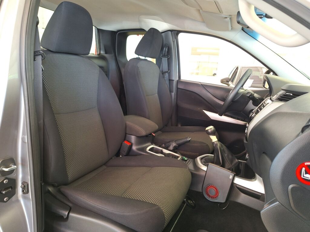 Nissan Navara 2016 Harmaa