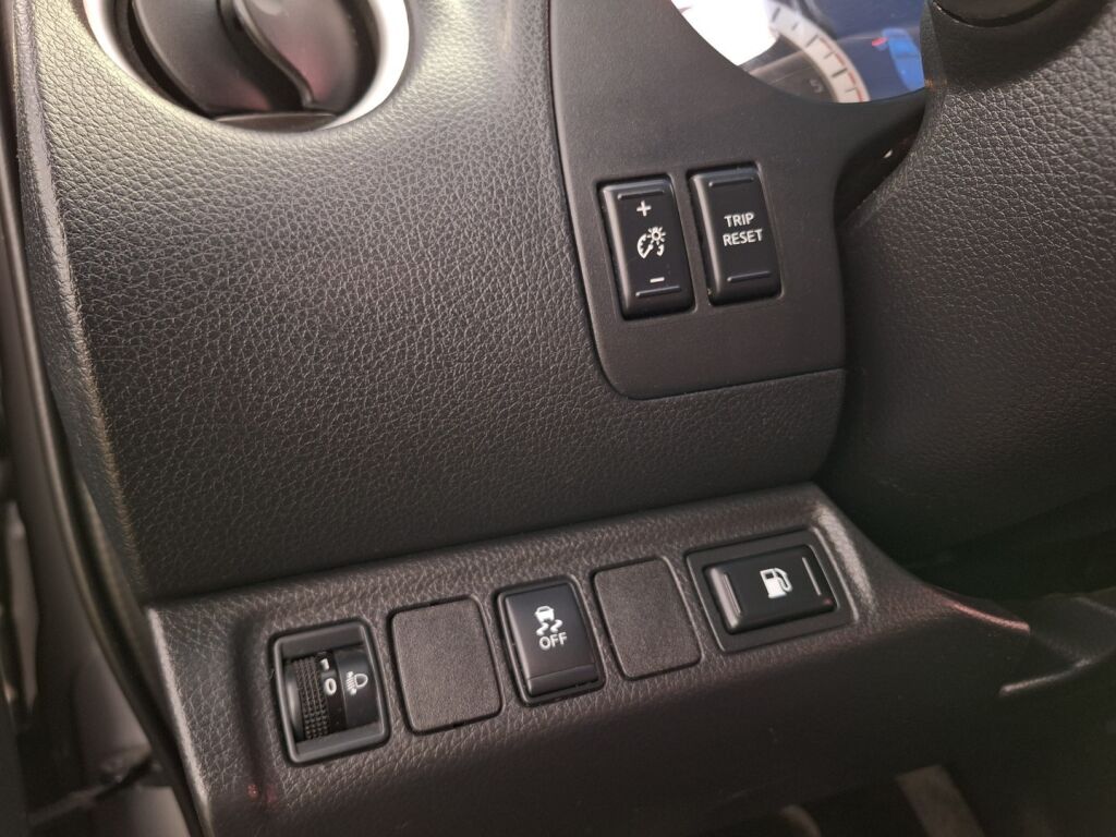 Nissan Navara 2016 Harmaa