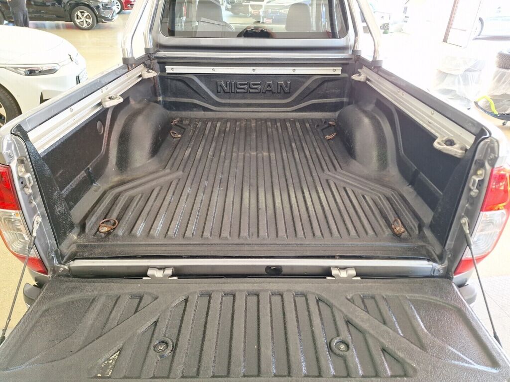 Nissan Navara 2016 Harmaa