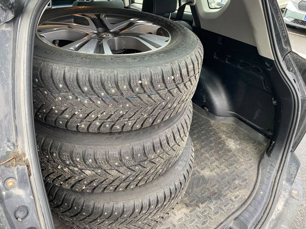 Toyota RAV4 2017 Musta