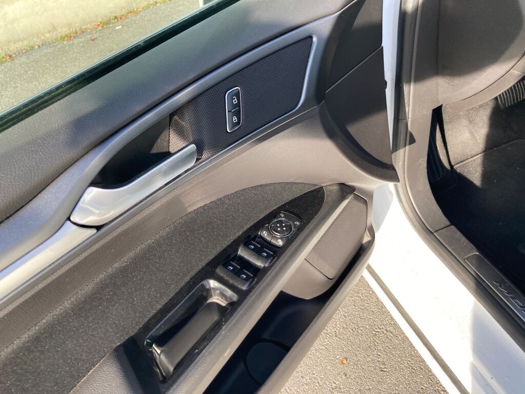 Ford Mondeo 2017 Valkoinen (Frozen White)