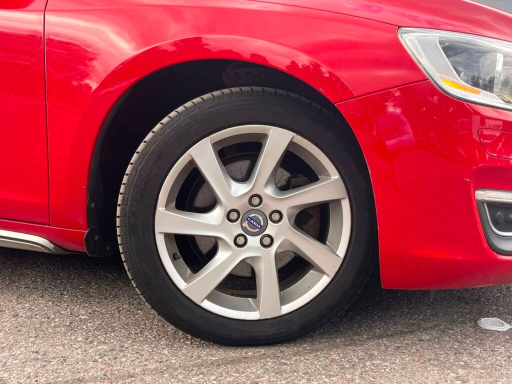 Volvo V60 2014 Punainen