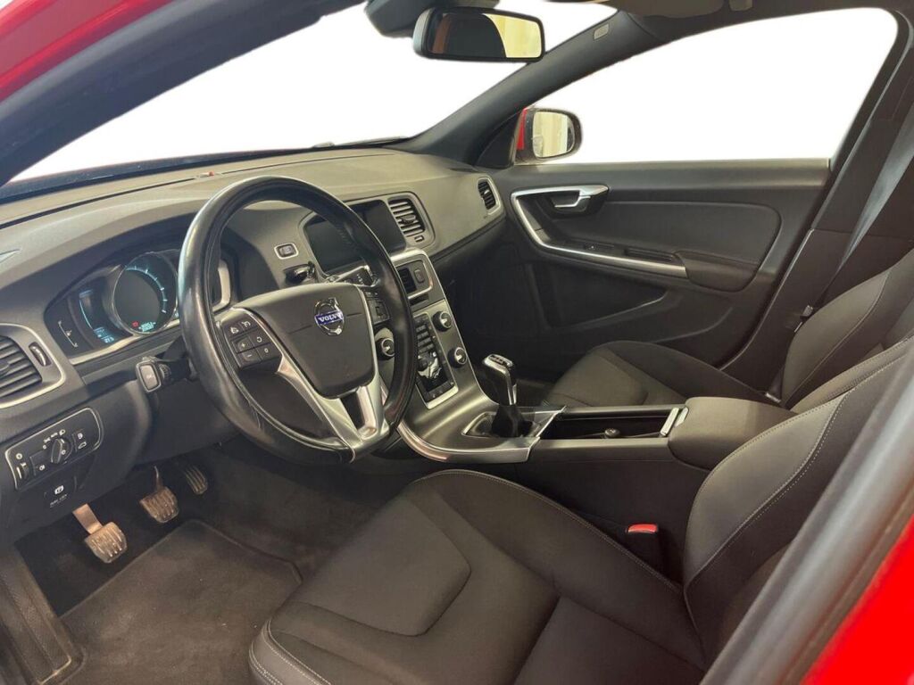 Volvo V60 2014 Punainen