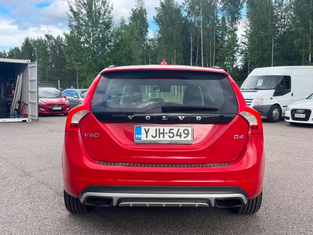 Volvo V60 2014 Punainen