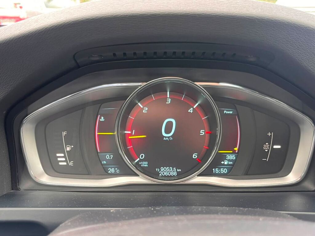 Volvo V60 2014 Punainen