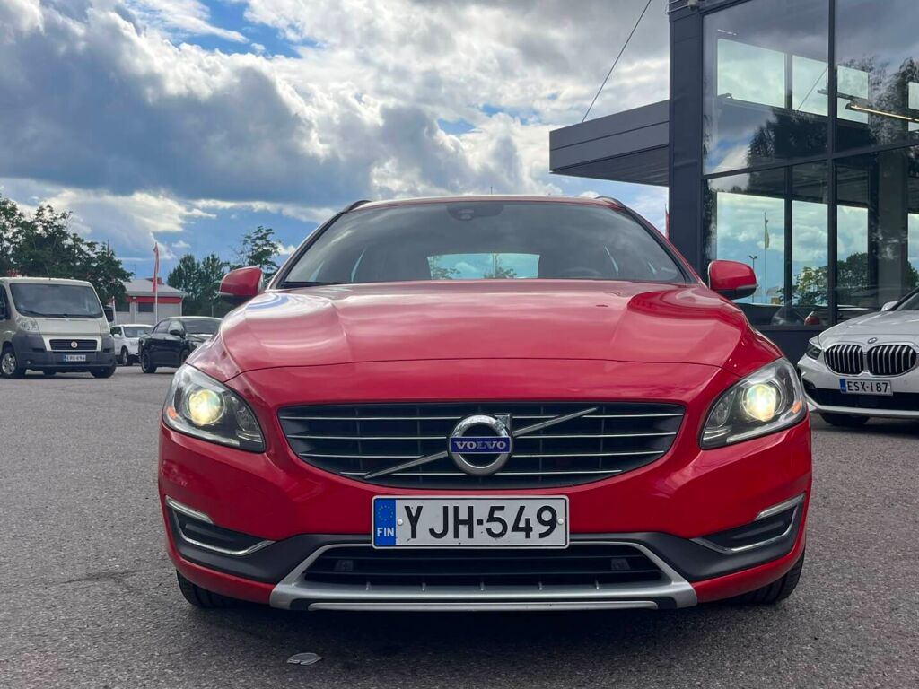 Volvo V60 2014 Punainen