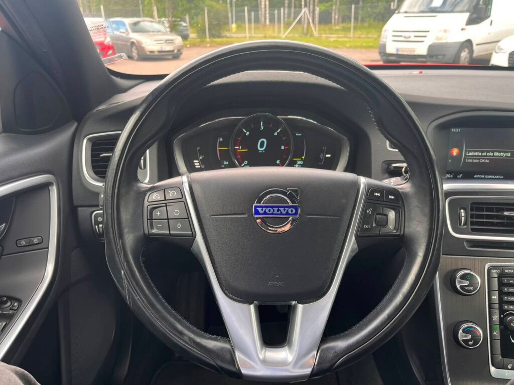 Volvo V60 2014 Punainen