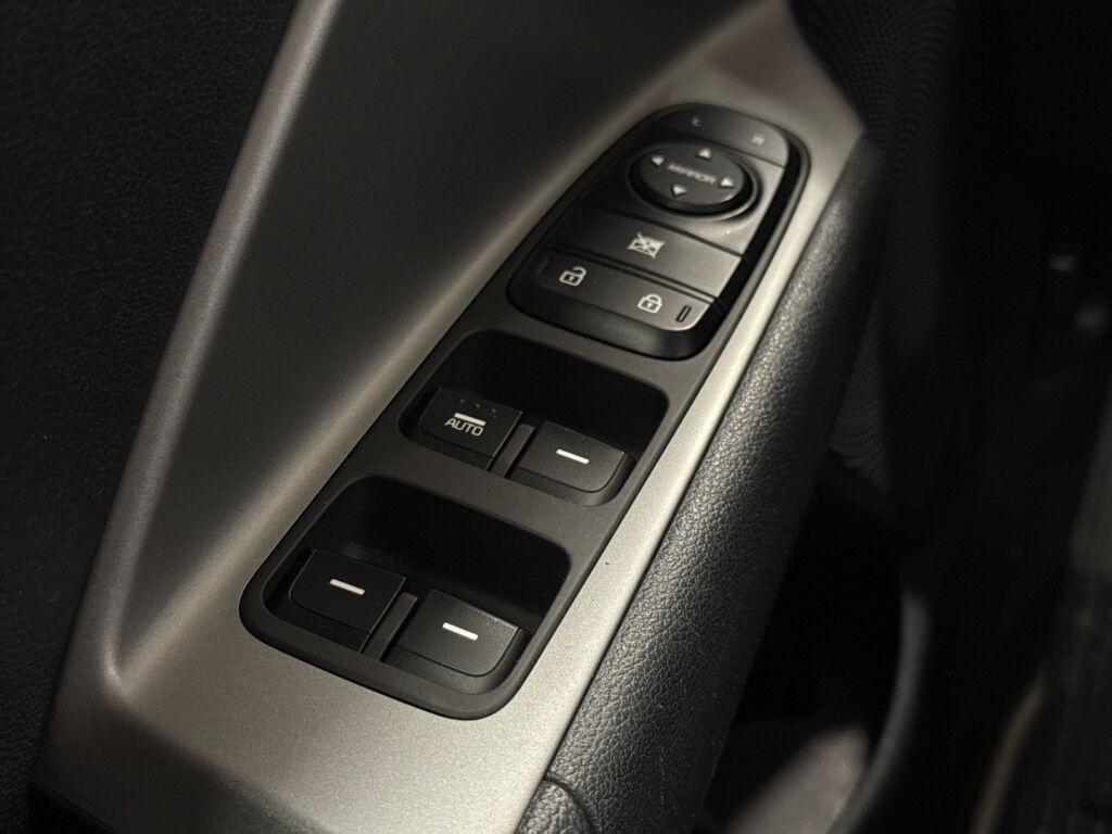 Kia Niro 2016 Harmaa