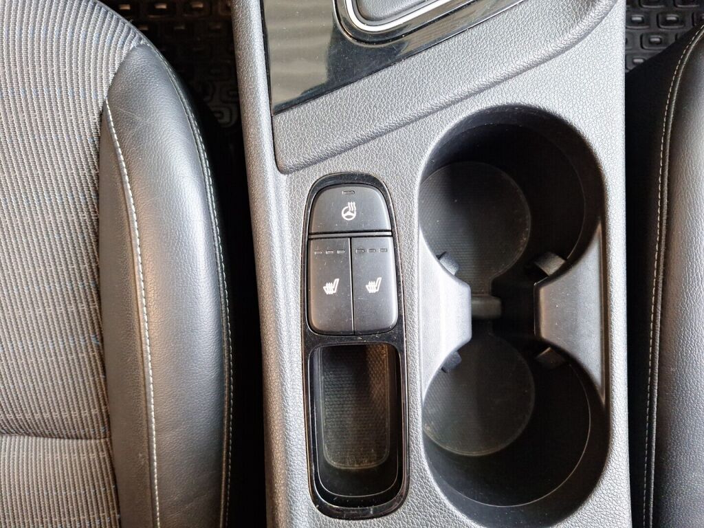 Kia Niro 2016 Harmaa