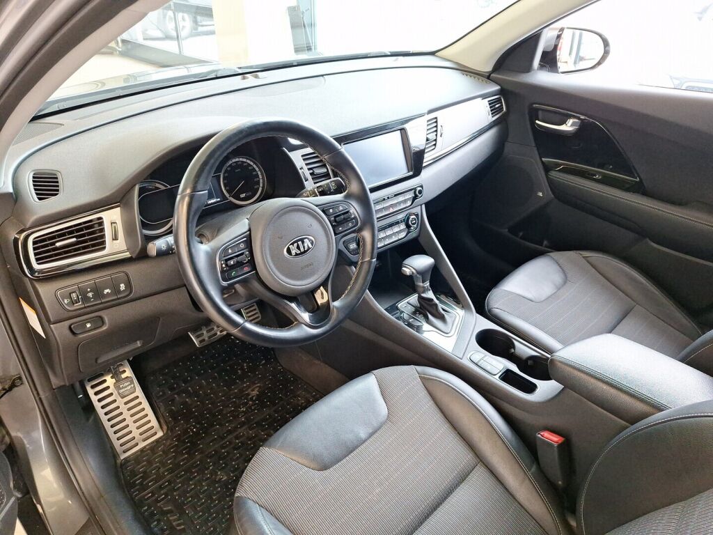 Kia Niro 2016 Harmaa