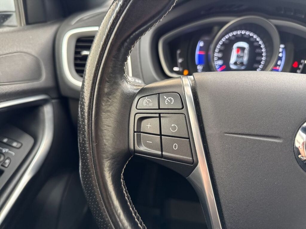 Volvo V40 2016 Harmaa
