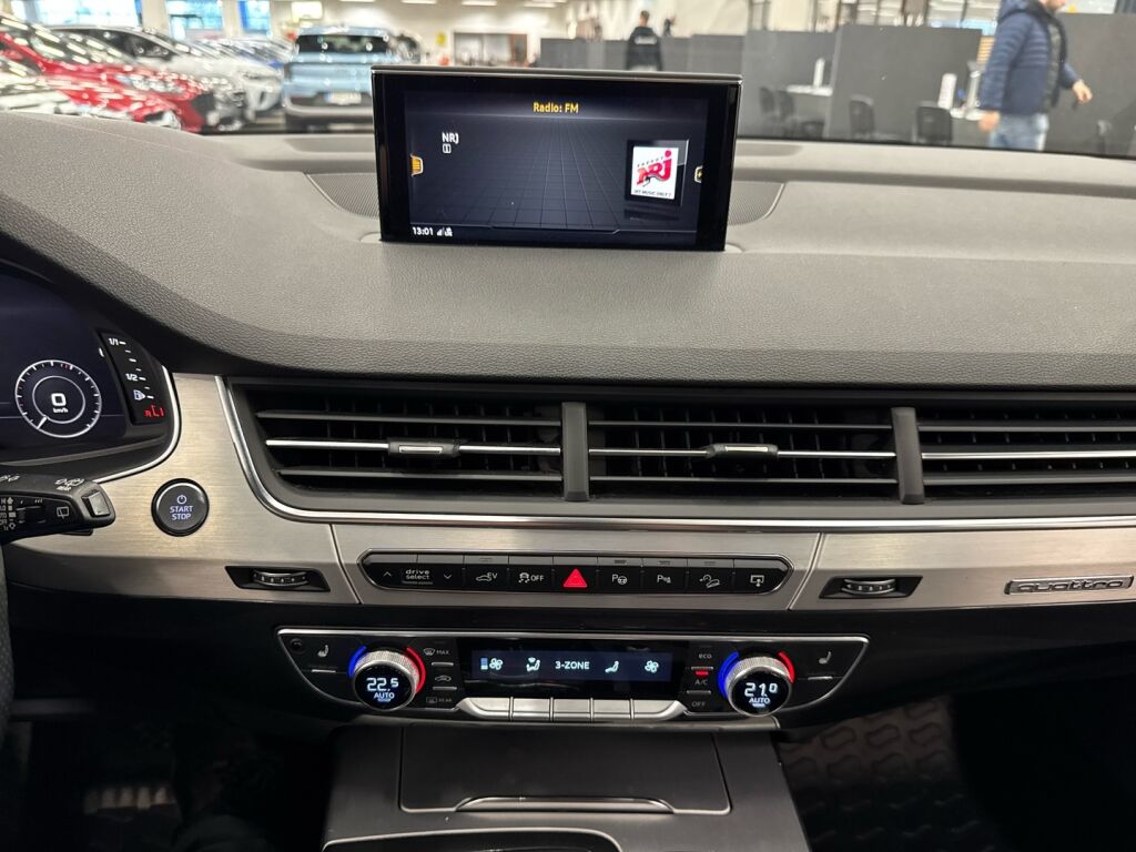 Audi Q7 2016 Musta