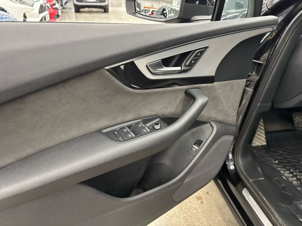 Audi Q7 2016 Musta