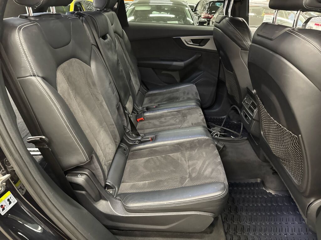 Audi Q7 2016 Musta