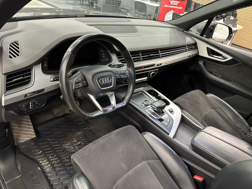 Audi Q7 2016 Musta