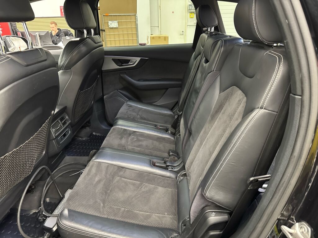 Audi Q7 2016 Musta