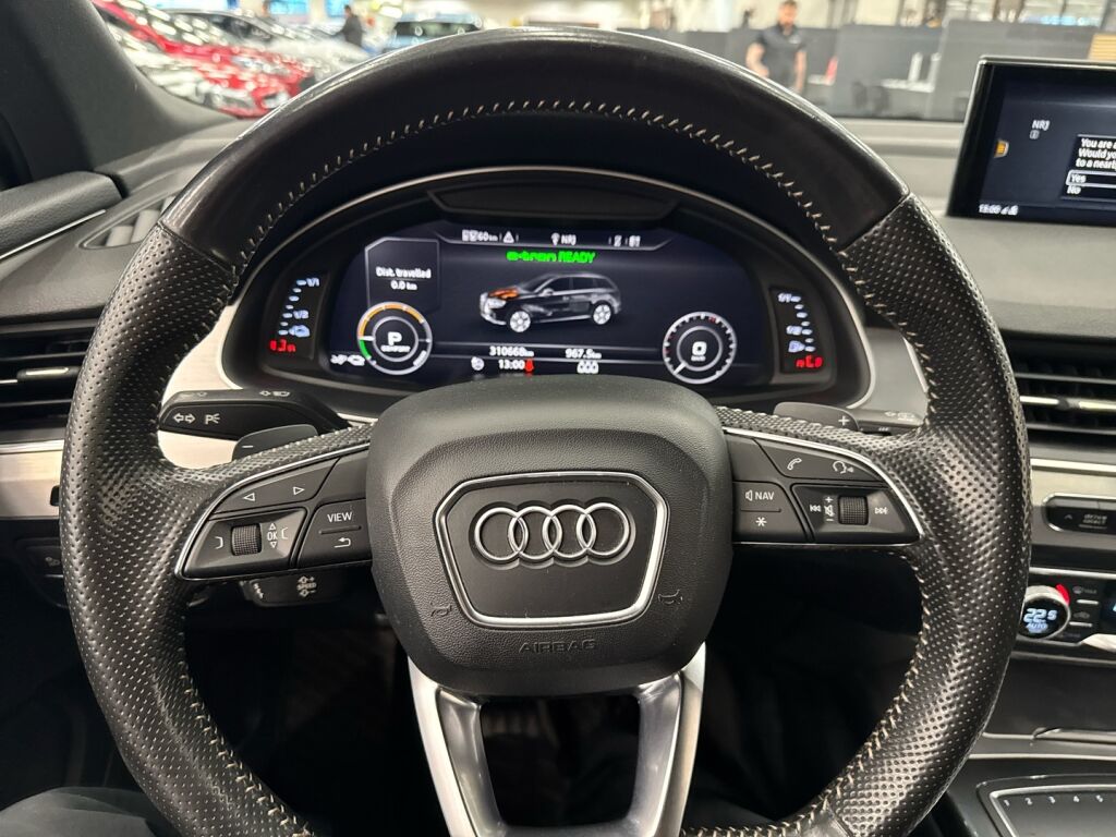 Audi Q7 2016 Musta