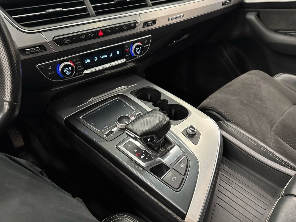 Audi Q7 2016 Musta
