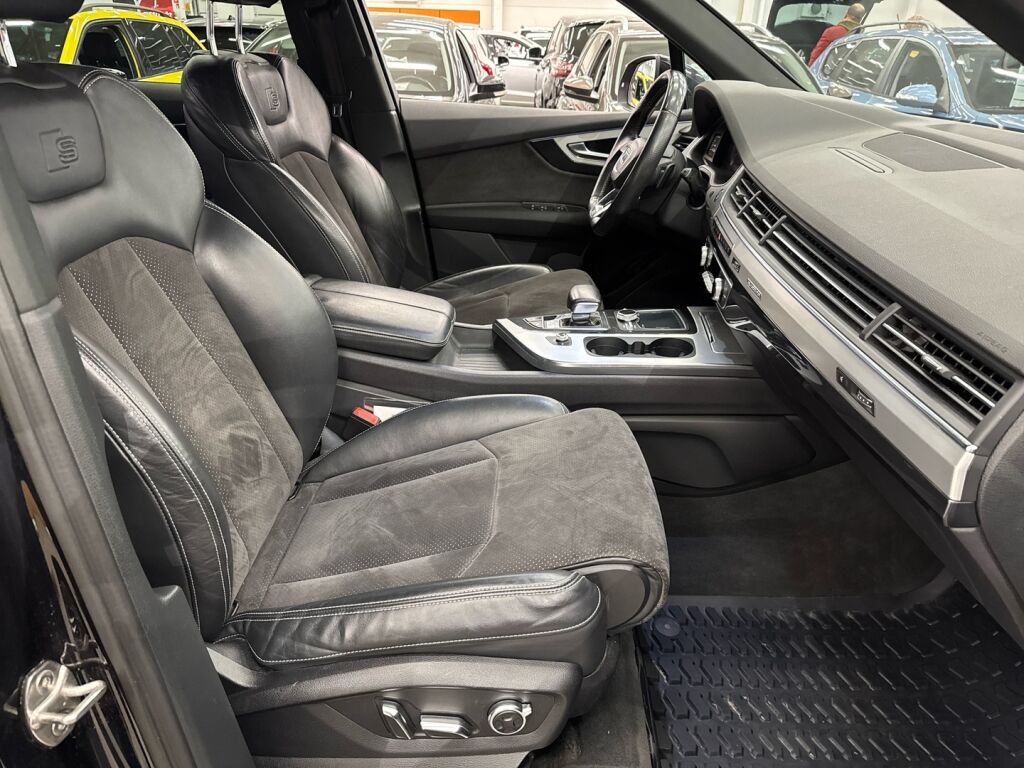Audi Q7 2016 Musta