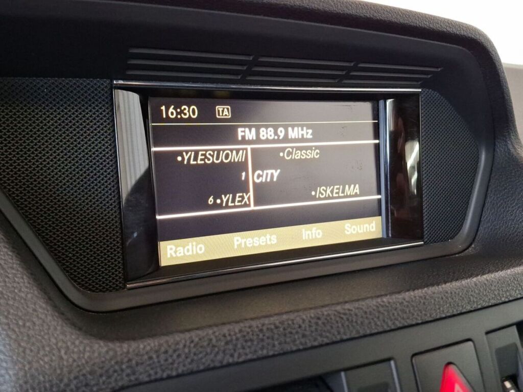 Mercedes-Benz E 2010 Musta