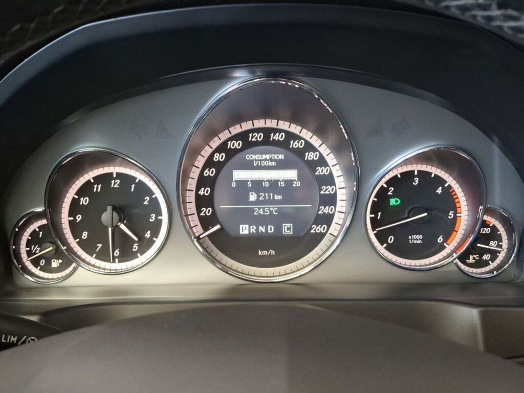 Mercedes-Benz E 2010 Musta