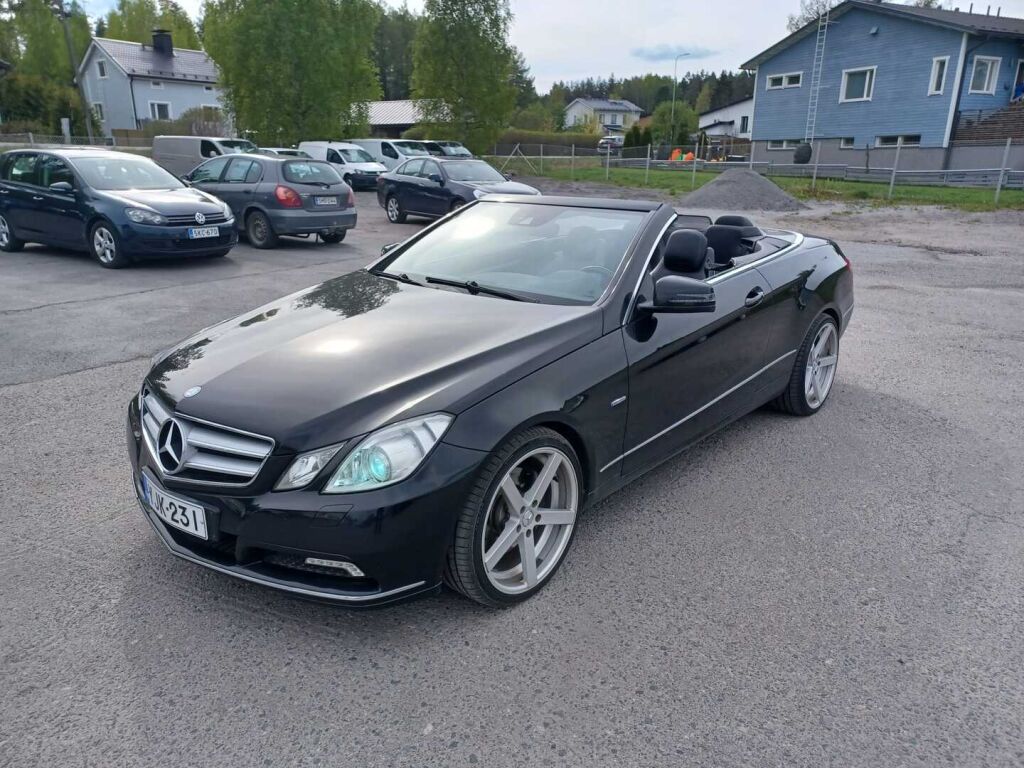 Mercedes-Benz E 2010 Musta