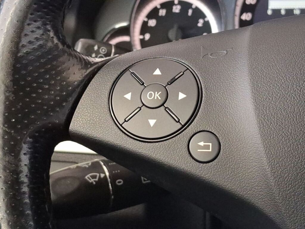 Mercedes-Benz E 2010 Musta