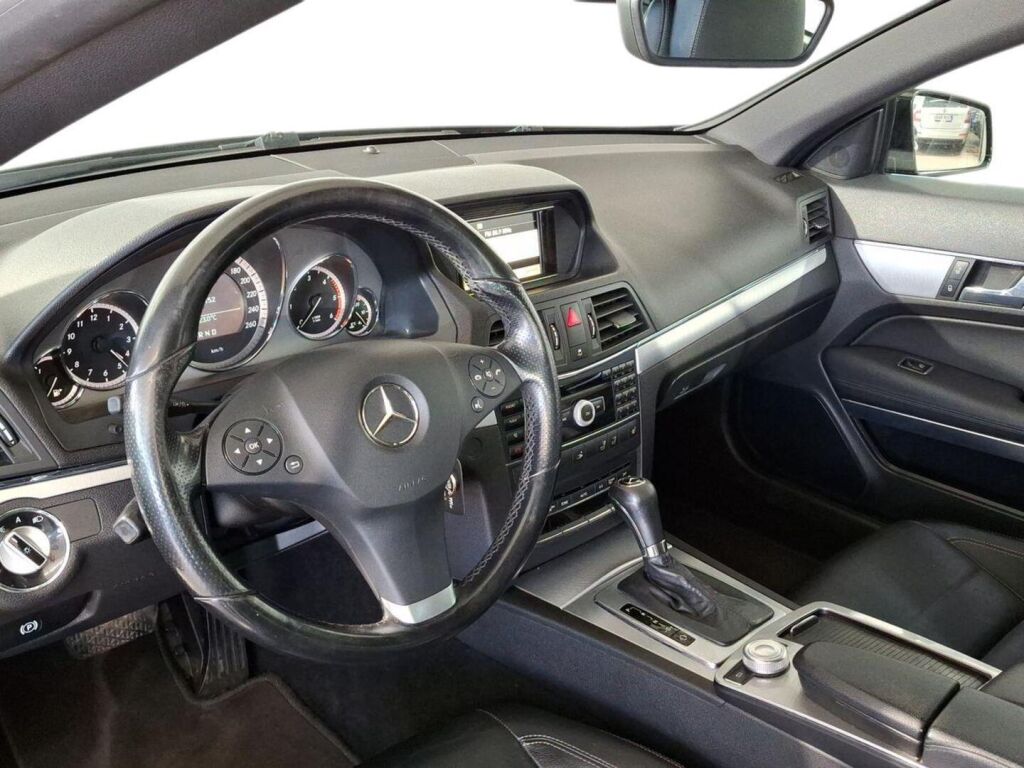Mercedes-Benz E 2010 Musta