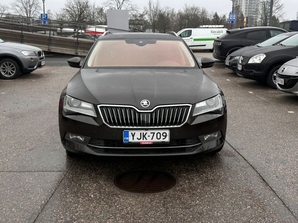 Skoda Superb 2017 Ruskea (beige)