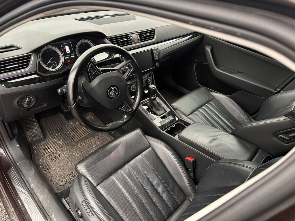 Skoda Superb 2017 Ruskea (beige)