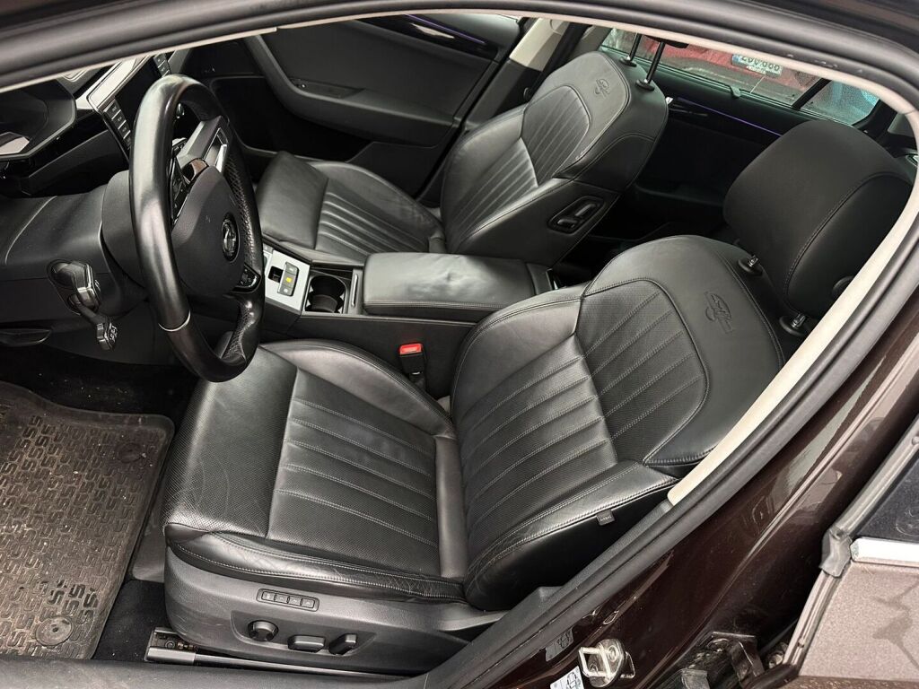 Skoda Superb 2017 Ruskea (beige)