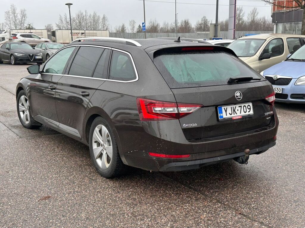 Skoda Superb 2017 Ruskea (beige)