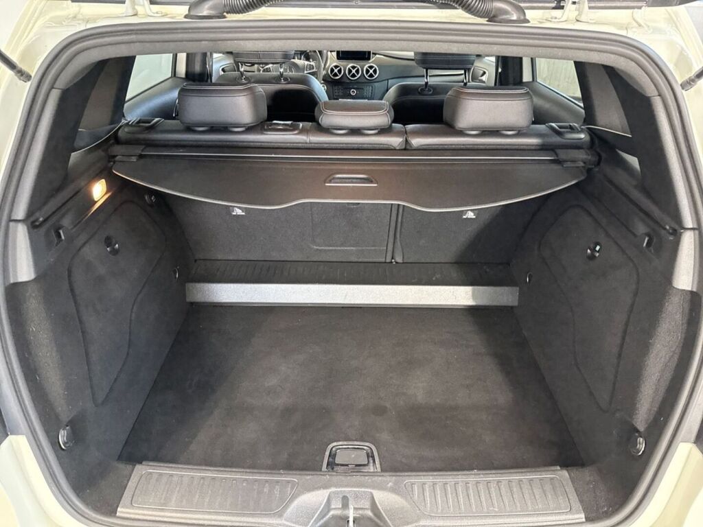 Mercedes-Benz B 2018 Valkoinen