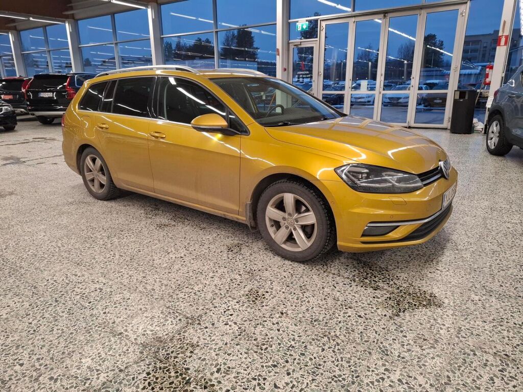 Volkswagen Golf 2018 Keltainen