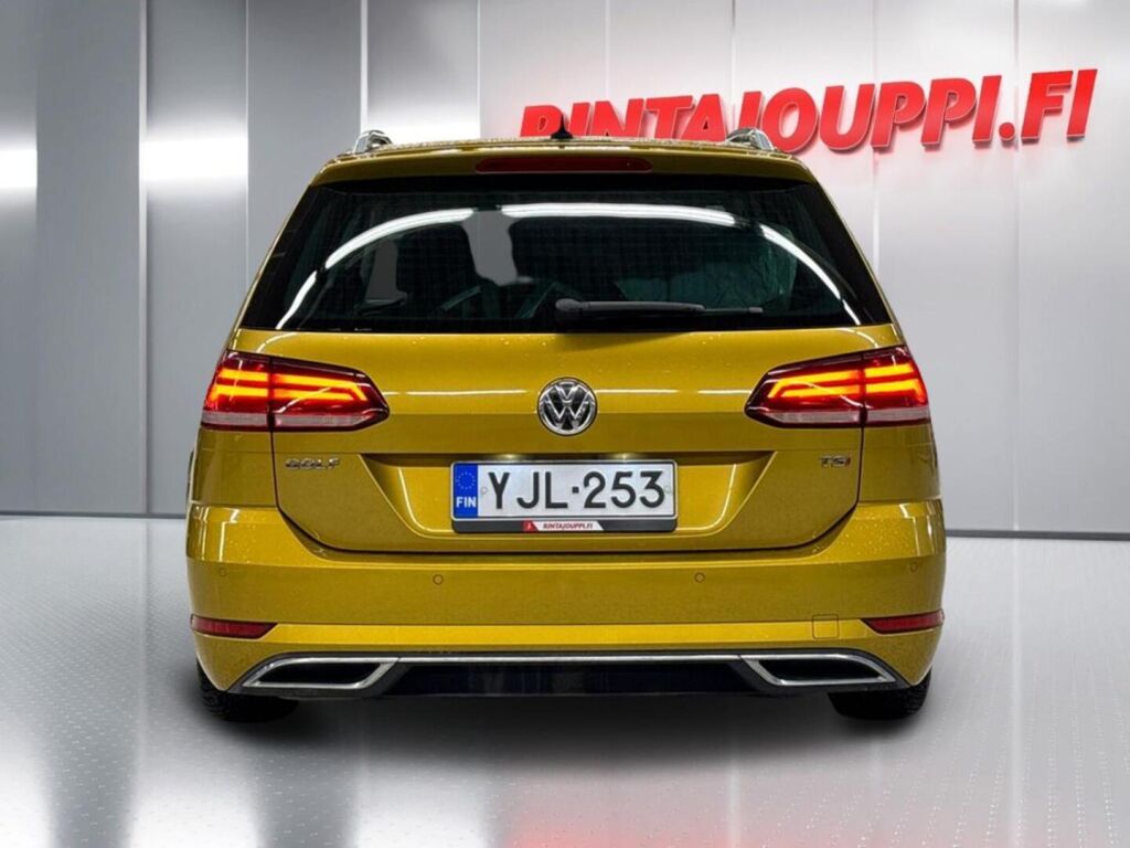 Volkswagen Golf 2018 Keltainen