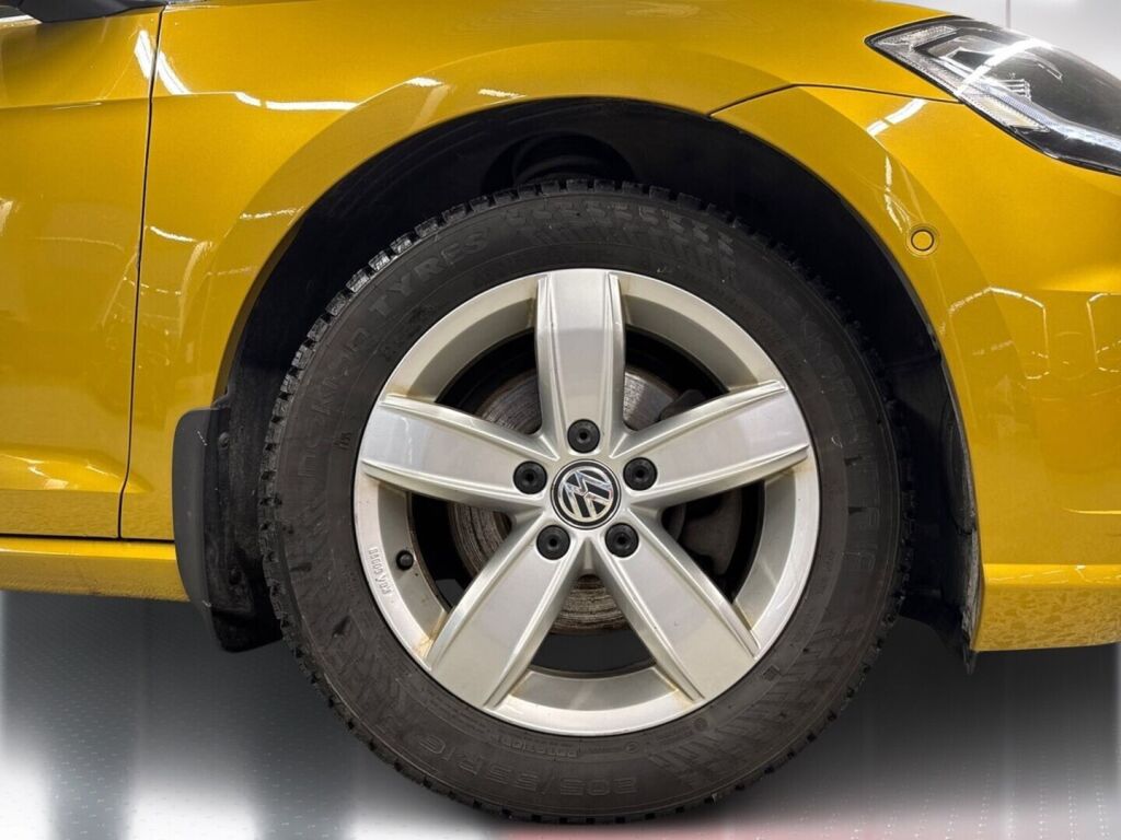 Volkswagen Golf 2018 Keltainen