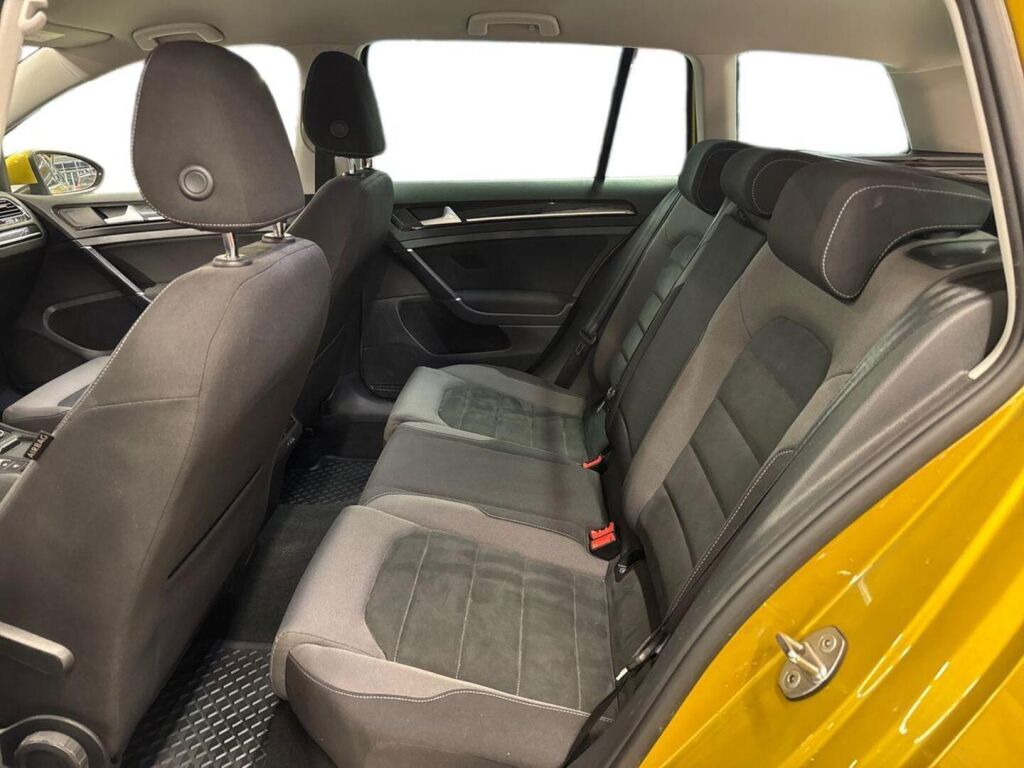 Volkswagen Golf 2018 Keltainen