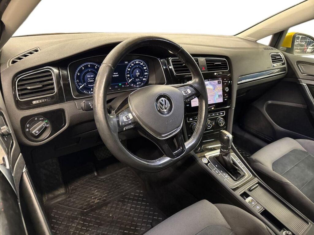 Volkswagen Golf 2018 Keltainen