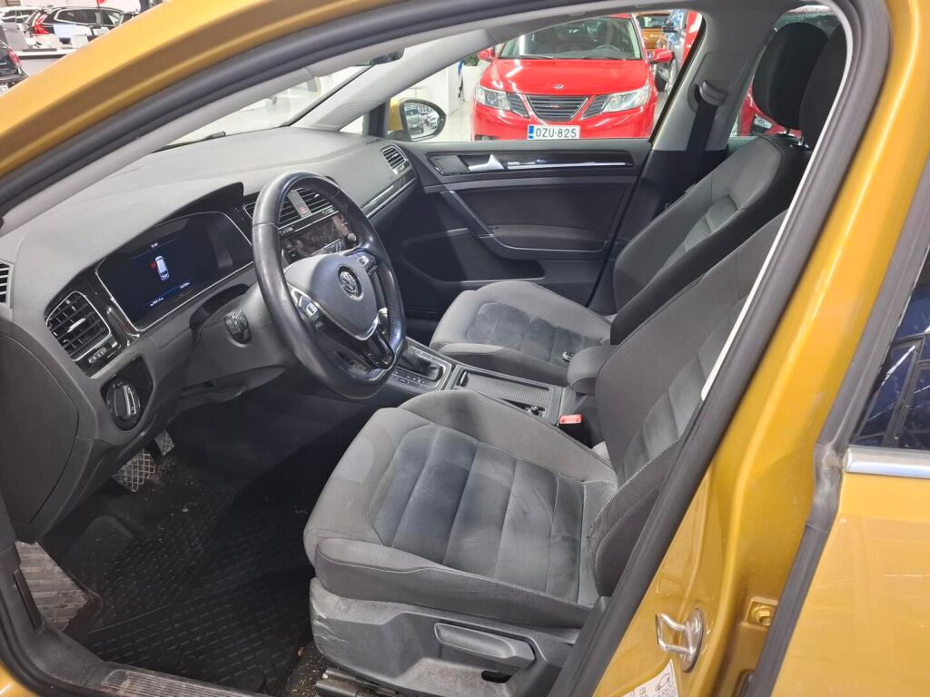 Volkswagen Golf 2018 Keltainen